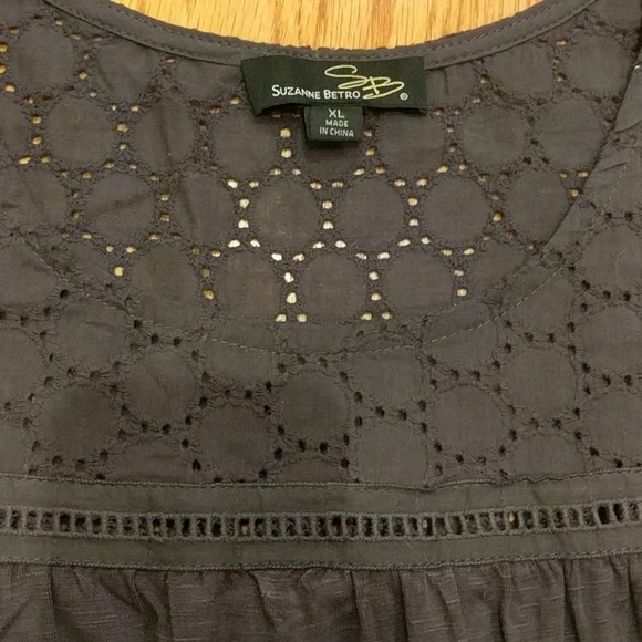 Beautiful eyelet top tunic flowy tank top - Picture 3 of 4